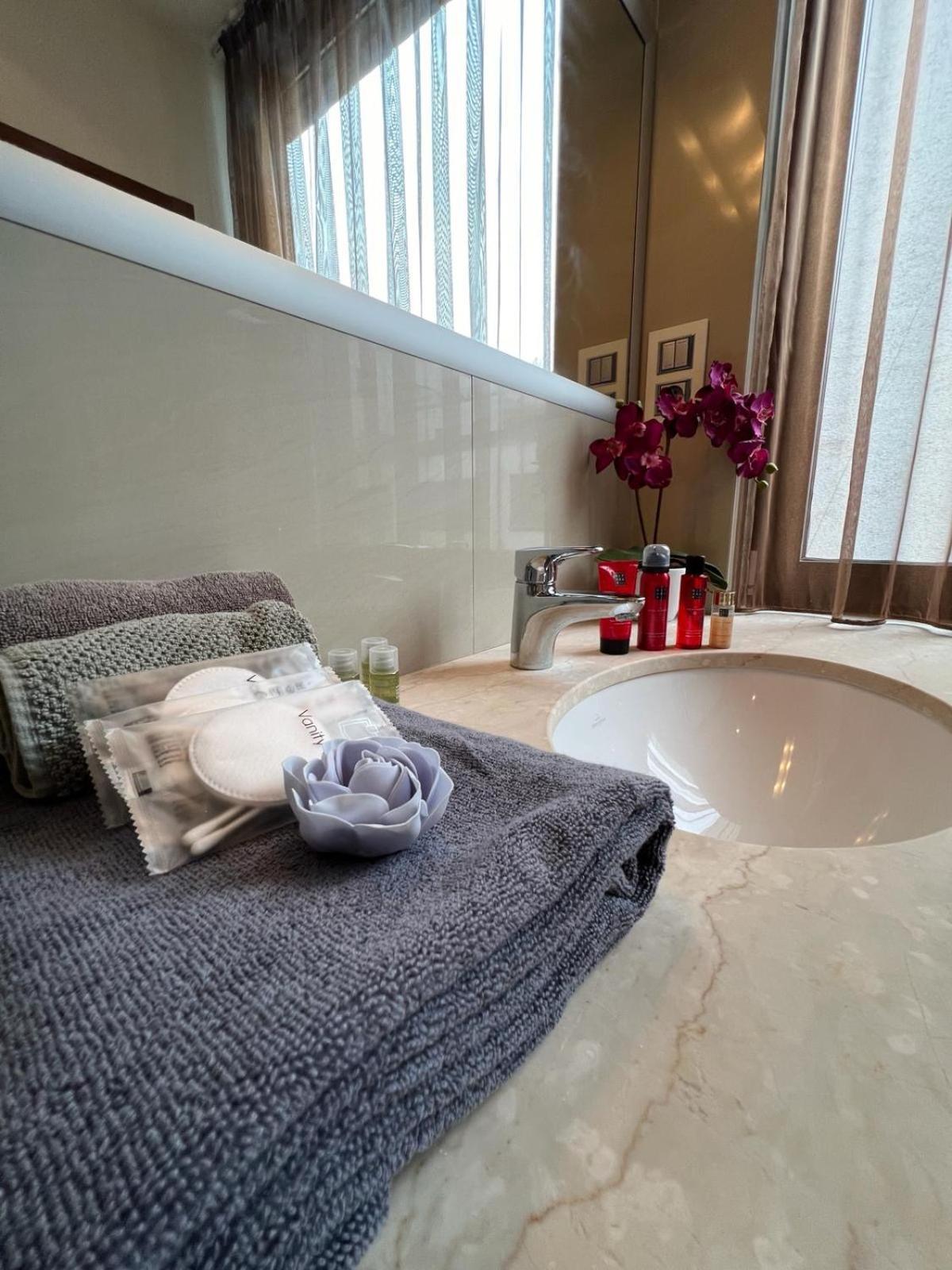 Revon Business Apartment 50 Dunajska Pozsony Kültér fotó