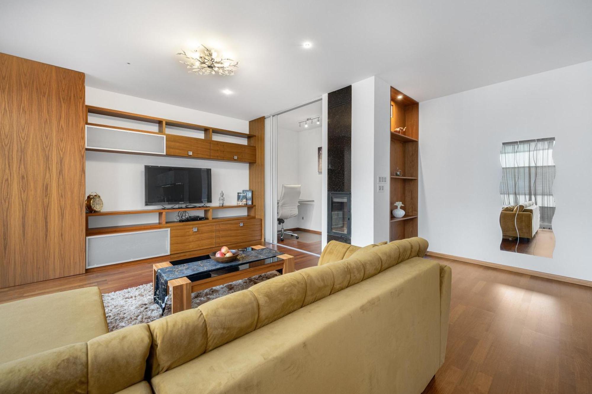 Revon Business Apartment 50 Dunajska Pozsony Kültér fotó