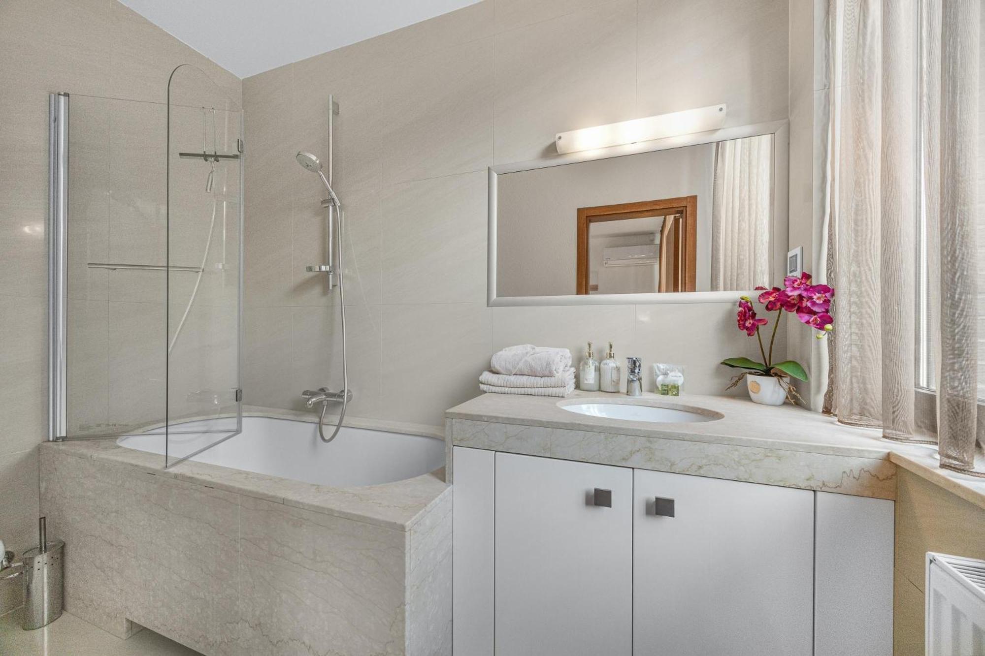 Revon Business Apartment 50 Dunajska Pozsony Kültér fotó