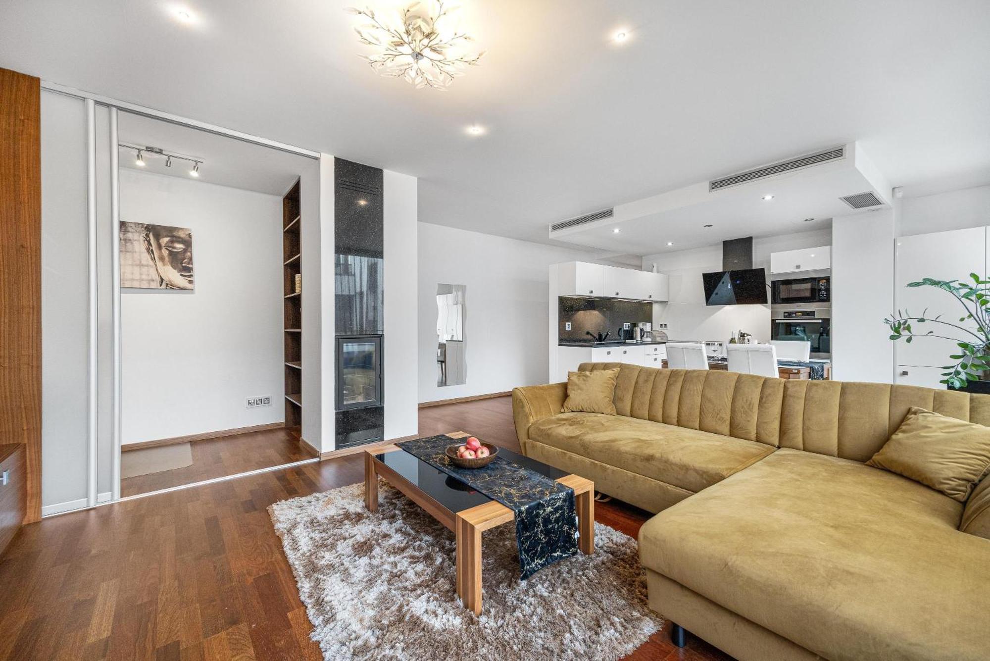 Revon Business Apartment 50 Dunajska Pozsony Kültér fotó