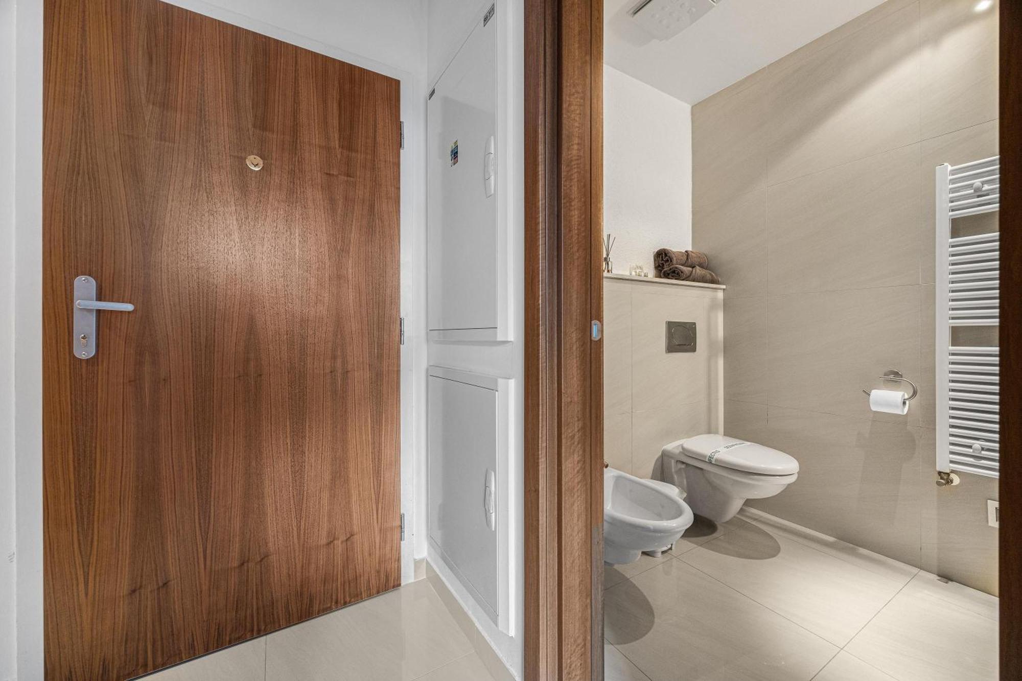 Revon Business Apartment 50 Dunajska Pozsony Kültér fotó